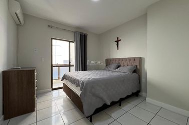 Apartamento &agrave; venda - 160m&sup2; - Meia Praia