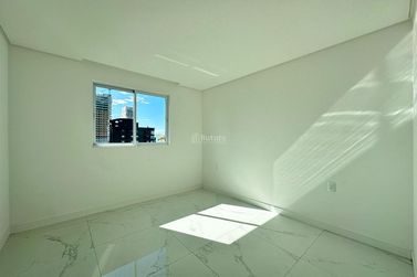 Apartamento &agrave; venda - 159m&sup2; - Meia Praia