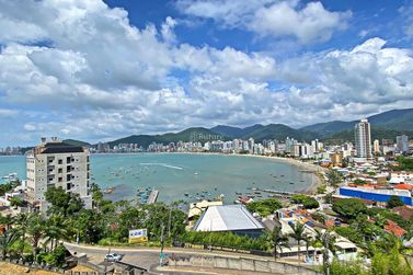 Casa &agrave; venda - 200m&sup2; - Canto da Praia