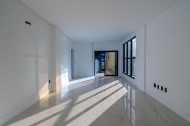 Apartamento &agrave; venda - 130m&sup2; - Meia Praia