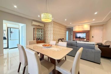 Apartamento &agrave; venda - 145m&sup2; - Meia Praia