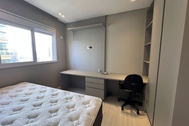 Apartamento &agrave; venda - 145m&sup2; - Meia Praia