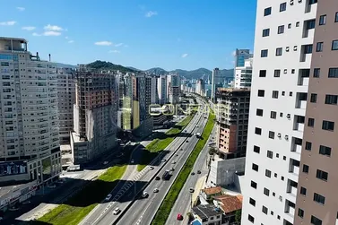 Apartamento &agrave; venda - 139m&sup2; - Meia Praia