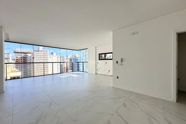 Apartamento &agrave; venda - 138m&sup2; - Meia Praia