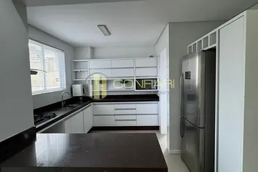 Apartamento &agrave; venda - 110m&sup2; - meia praia