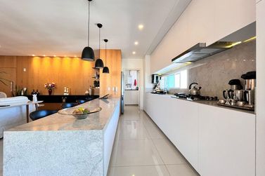 Apartamento &agrave; venda - 193m&sup2; - Meia Praia