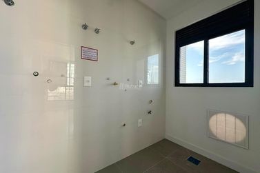 Apartamento &agrave; venda - 130m&sup2; - Meia Praia