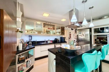 Apartamento &agrave; venda - 138m&sup2; - Centro