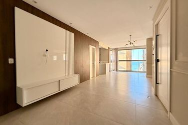 Apartamento &agrave; venda - 114m&sup2; - Meia Praia