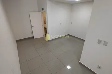 Sala Comercial para alugar - 125m&sup2; - Meia Praia