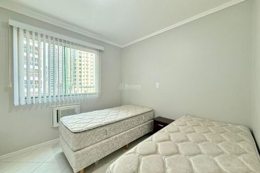 Apartamento &agrave; venda - 107m&sup2; - Meia Praia