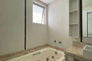 Apartamento para alugar - 130m&sup2; - Centro