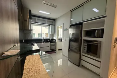 Apartamento &agrave; venda - 134m&sup2; - Meia Praia