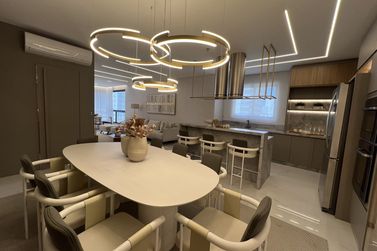 Apartamento &agrave; venda - 206m&sup2; - Meia Praia
