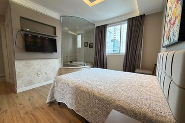 Apartamento &agrave; venda - 159m&sup2; - Meia Praia