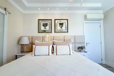Apartamento &agrave; venda - 251m&sup2; - Meia Praia