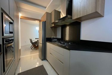 Apartamento &agrave; venda - 225m&sup2; - Meia Praia