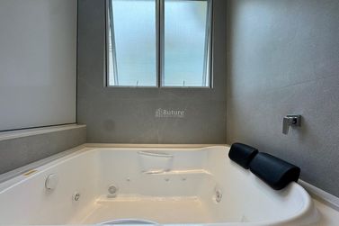 Apartamento &agrave; venda - 142m&sup2; - Meia Praia
