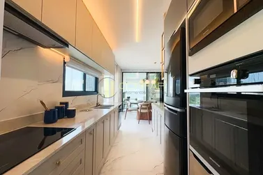 Apartamento &agrave; venda - 114m&sup2; - Meia Praia