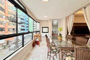 Apartamento &agrave; venda - 160m&sup2; - Meia Praia
