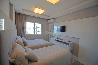 Apartamento &agrave; venda - 208m&sup2; - Meia Praia