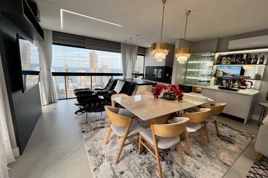 Apartamento &agrave; venda - 137m&sup2; - Meia Praia