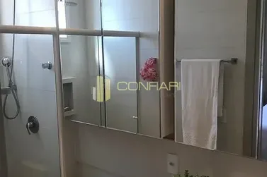 Apartamento &agrave; venda - 135m&sup2; - Meia Praia