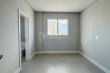 Apartamento &agrave; venda - 160m&sup2; - Meia Praia