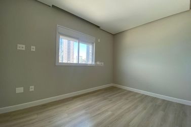Apartamento &agrave; venda - 129m&sup2; - Meia Praia