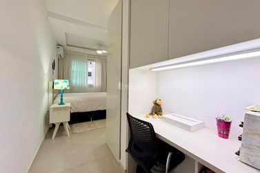 Apartamento &agrave; venda - 120m&sup2; - Meia Praia