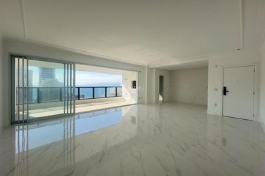 Apartamento &agrave; venda - 180m&sup2; - Meia Praia