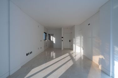 Apartamento &agrave; venda - 130m&sup2; - Meia Praia