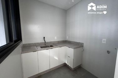 Apartamento para alugar - 125m&sup2; - Meia Praia