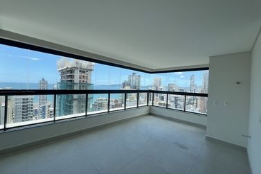 Apartamento &agrave; venda - 184m&sup2; - Meia Praia