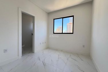 Apartamento &agrave; venda - 129m&sup2; - Meia Praia