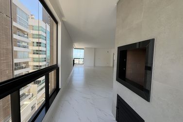 Apartamento &agrave; venda - 129m&sup2; - Meia Praia