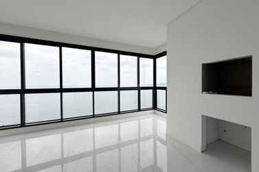 Apartamento &agrave; venda - 190m&sup2; - Meia Praia