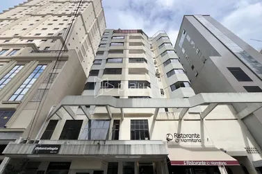 Apartamento &agrave; venda - 110m&sup2; - Meia Praia