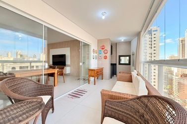 Apartamento &agrave; venda - 136m&sup2; - Meia Praia