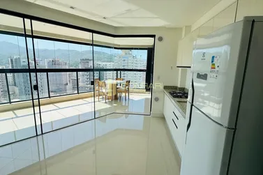 Apartamento &agrave; venda - 139m&sup2; - Meia Praia