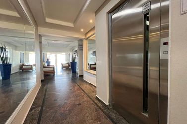 Apartamento &agrave; venda - 160m&sup2; - Meia Praia