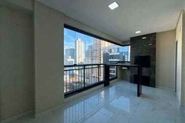 Apartamento &agrave; venda - 125m&sup2; - Meia Praia