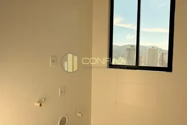 Apartamento &agrave; venda - 103m&sup2; - Meia Praia