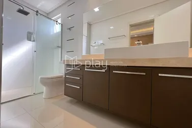 Apartamento &agrave; venda - 178m&sup2; - Meia Praia