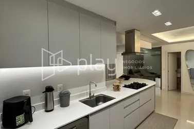 Apartamento &agrave; venda - 145m&sup2; - Meia Praia
