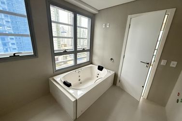 Apartamento &agrave; venda - 165m&sup2; - Centro