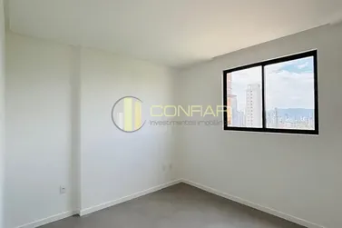 Apartamento &agrave; venda - 116m&sup2; - Meia Praia
