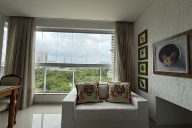 Apartamento &agrave; venda - 98000m&sup2; - Meia Praia