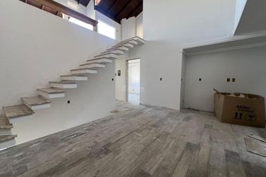 Casa &agrave; venda - 200m&sup2; - Canto da Praia