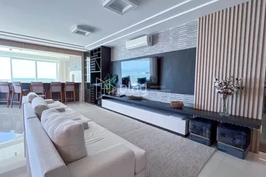 Apartamento &agrave; venda - 198m&sup2; - Meia Praia